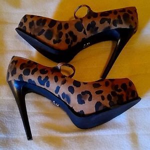 Vera Wang size 10 leopard heels